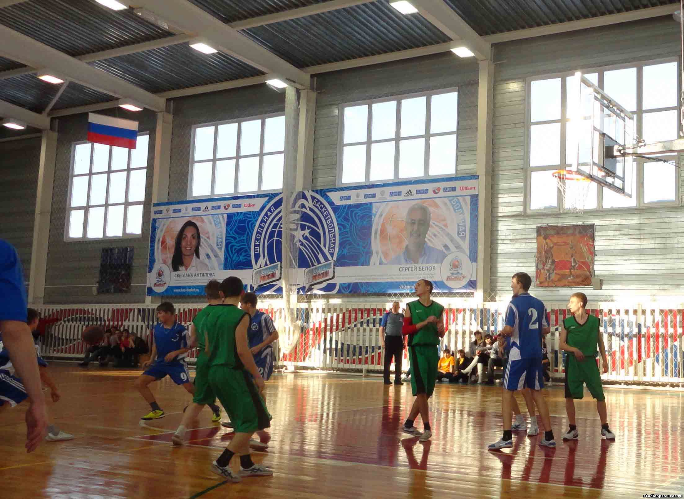 Поспелихинские баскетболисты. в зеленой форме